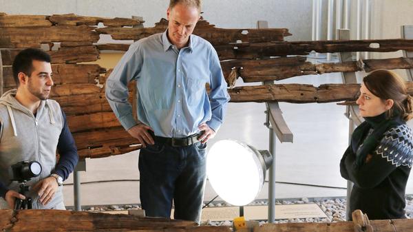 "Die Römer haben hunderte Patrouillenboote gebaut, das war für sie so selbstverständlich, dass sie keine Aufzeichnungen hatten oder sie nicht aufgehoben haben", sagt Althistoriker Professor Dreyer. Mit den Schiffen kontrollierten die Soldaten die Gewässer-Grenzen. Sie überbrachten Nachrichten, Waffen sowie Waren und brachten die Flöße der Germanen zum Kentern. Denn mit ihrer Schnelligkeit waren die Römerschiffe den gegnerischen Bauten weit überlegen.