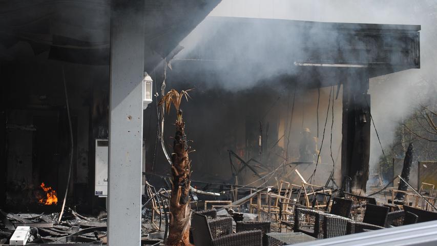 Das Feuer drohte auch auf die Nachbarhäuser in der Schwabacher Innenstadt überzugreifen.