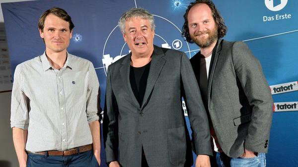 Fakt Nr. 7: Mit Regisseur Markus Imboden (hier in der Mitte) führte nach Andreas Senn schon zum zweiten Mal ein Schweizer Regie beim Franken-"Tatort". Für den vierten Teil soll übrigens noch vor Ostern eine Vorabversion des Drehbuches bei den Verantwortlichen liegen. Das Drehbuch schreibt, wie im ersten Franken-"Tatort" wieder Max Färberböck, der auch Regie führen wird.