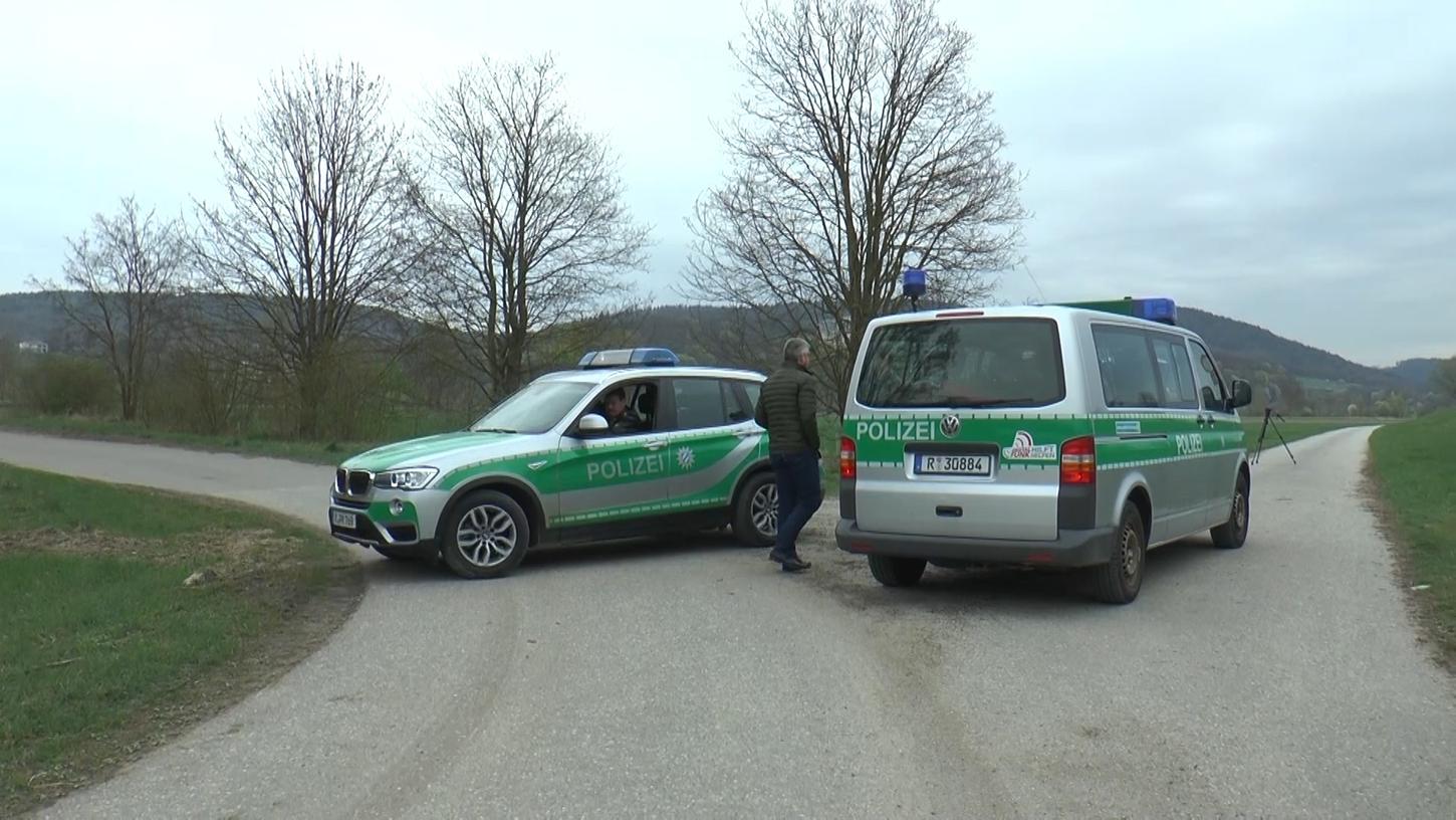 An dieser Stelle bei Donaustauf wurde am Freitagmorgen eine Leiche gefunden. Ein DNA-Test hat nun bewiesen, dass es sich bei der Toten um die vermisste Regensburger Studentin handelt.