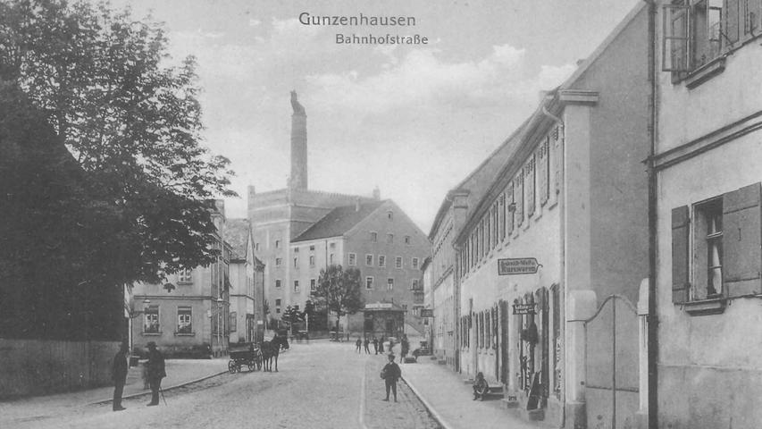 Ein imposanter Anblick ist das Gebäude, in dem um 1910 Malz produziert wurde, auch von der stadtauswärts führenden Bahnhofsstraße aus.