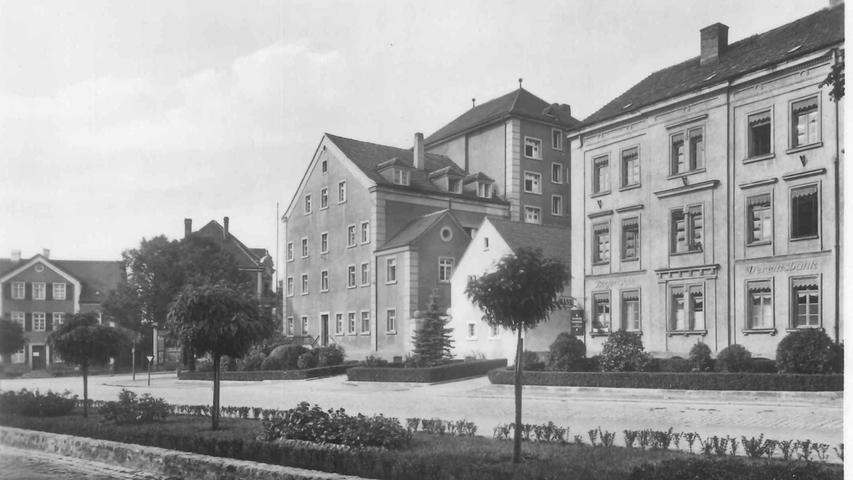 Nicht nur das Haus Silo muss dem Neubau des Landesamts für Schule weichen. Auch das Gebäude im Vordergrund, in dem frühere ein jüdisches Bankhaus untergebracht war.