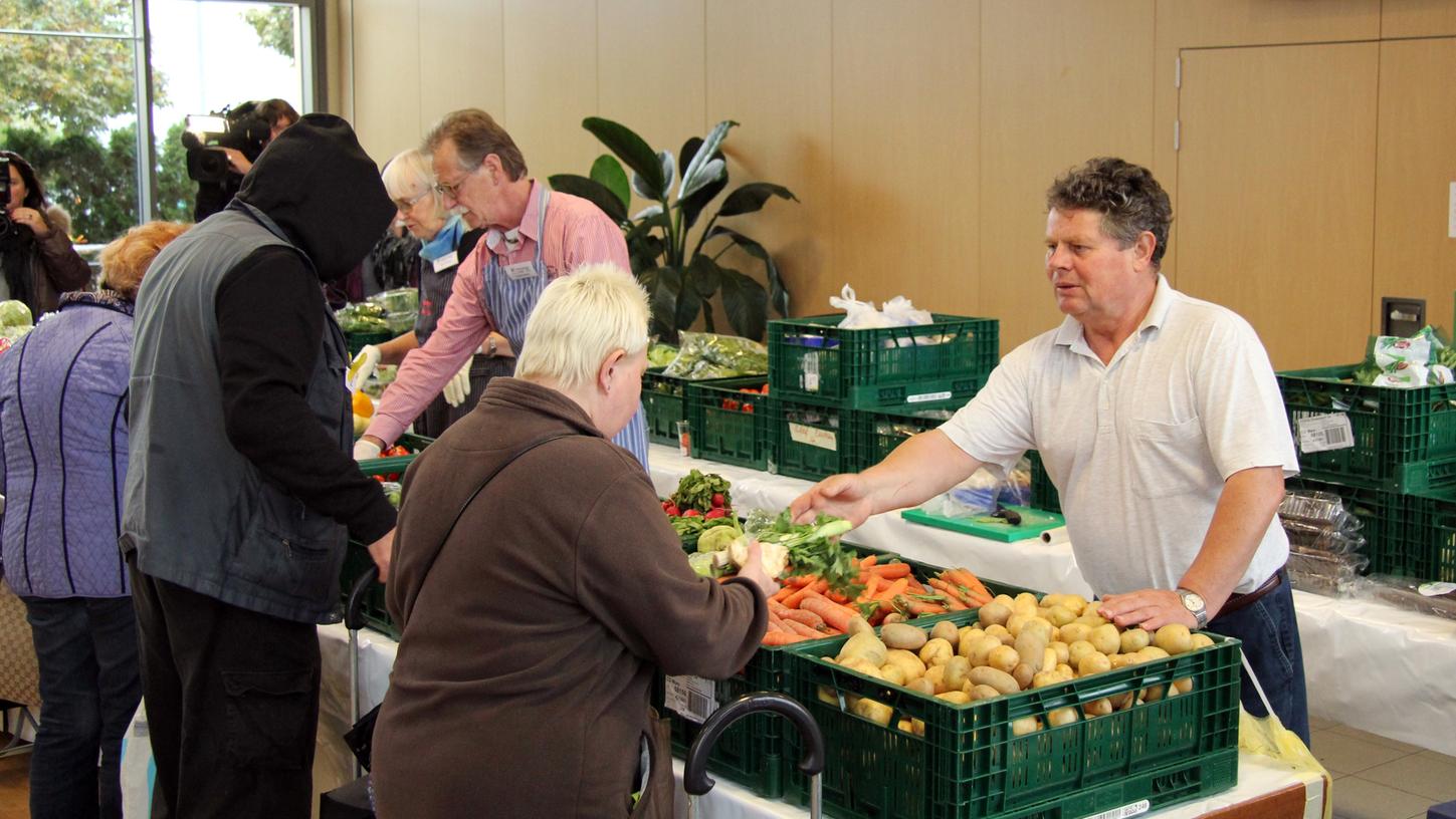 Bis zu 6000 Menschen versorgt die Nürnberger Tafel mit Lebensmitteln zu einem symbolischen Preis. Bis zu 6000 Menschen versorgt die Nürnberger Tafel mit Lebensmitteln zu einem symbolischen Preis.