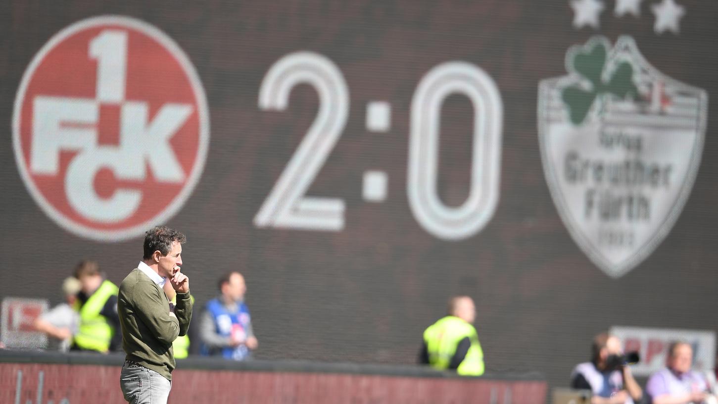 Ein nachdenklicher Janos Radoki: Nach der 0:2-Niederlage in Kaiserslautern ist seine Erfolgsserie aus neun Zweitligapartien ohne Pleite gerissen.