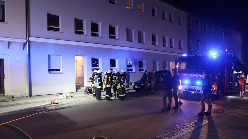 Explosion an Ansbacher Wohnungstür: Mehrfamilienhaus evakuiert