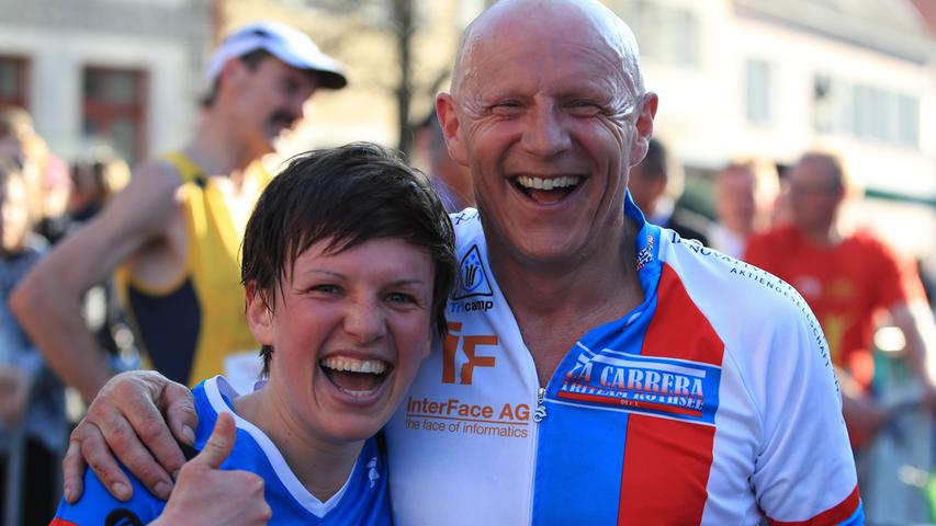 Theresa Wild und ihr Vater Wolfgang Wild feiern den ersten und den fünften Platz bei der Bezirksmeisterschaft im Halbmaraton.