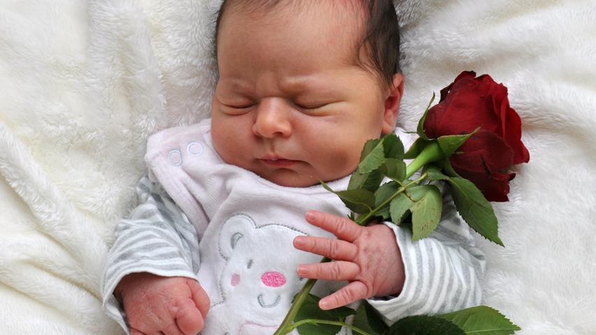 Blumenkind Aurelia kam am 2. April im Südklinikum zur Welt. Sie brachte bei ihrer Geburt 3820 Gramm auf die Waage und war 49,5 Zentimeter groß.