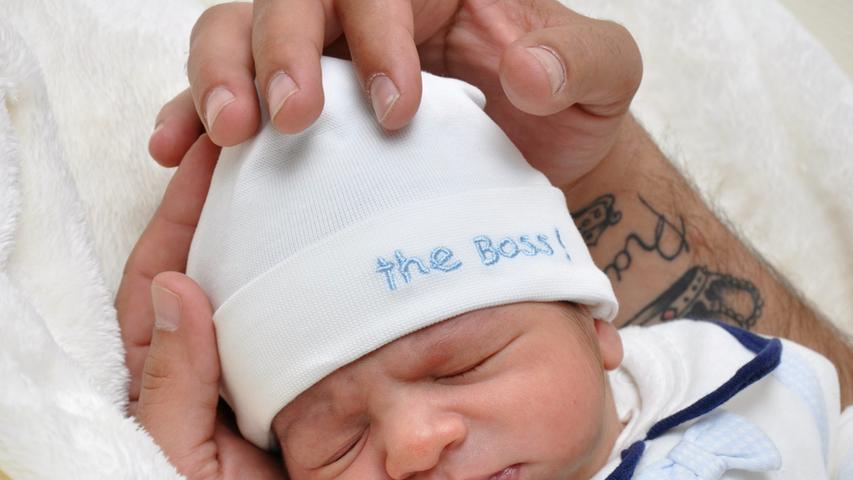 Wer ist hier der Boss? Genau, Amos Maximus - bei seiner Geburt am 2. April im Südklinikum wog er 3450 Gramm und maß 50 Zentimeter.