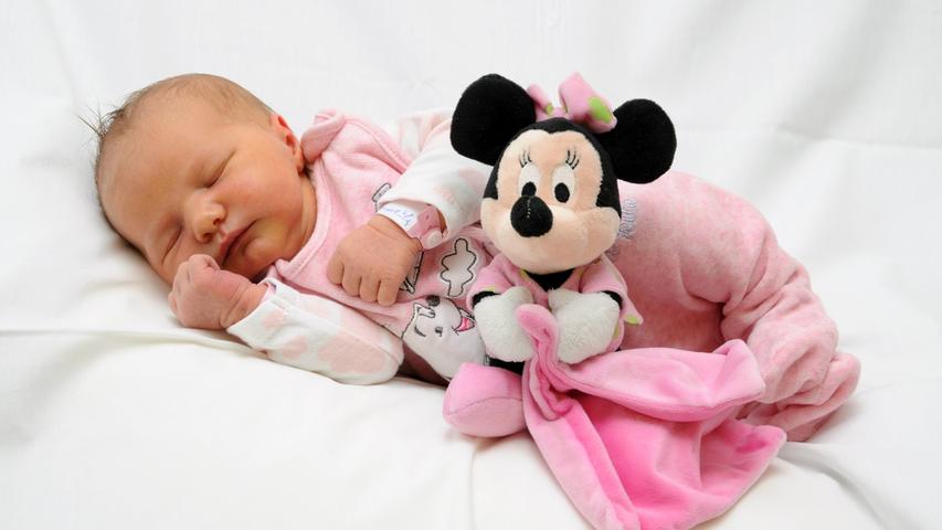 Süß! Minnie Mouse passt auf Leah auf, während sie schläft. Am 3. April kam Leah im Südklinikum zu Welt. Dabei wog sie 3810 Gramm und war 54 Zentimeter groß.