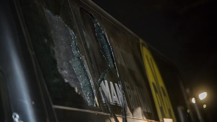 Explosion an BVB-Bus: Drei Sprengsätze verletzen Spieler 