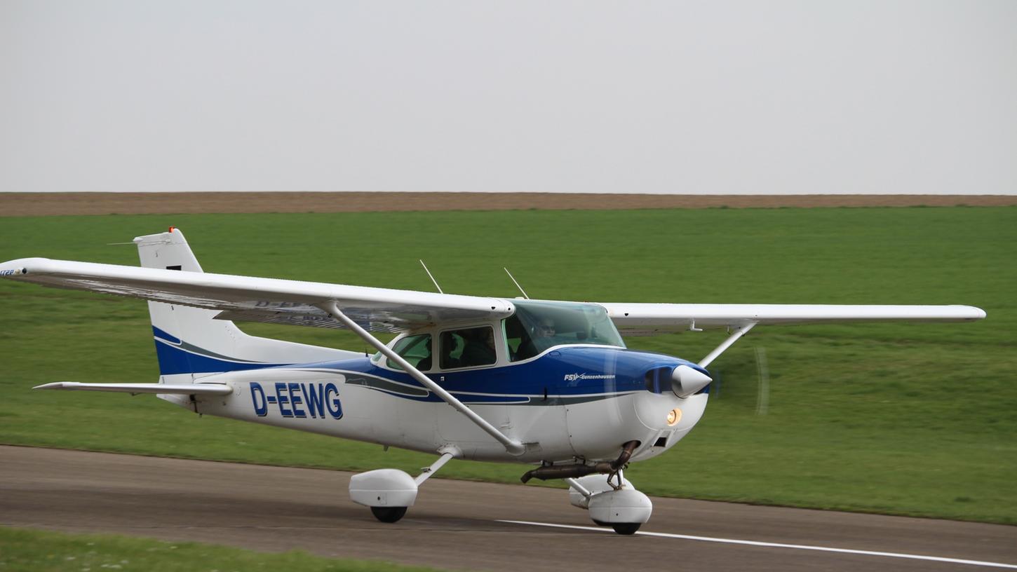 Eines der beiden Gunzenhäuser Motorflugzeuge, das Reise- und Schulflugzeug Cessna 172P D-EEWG.