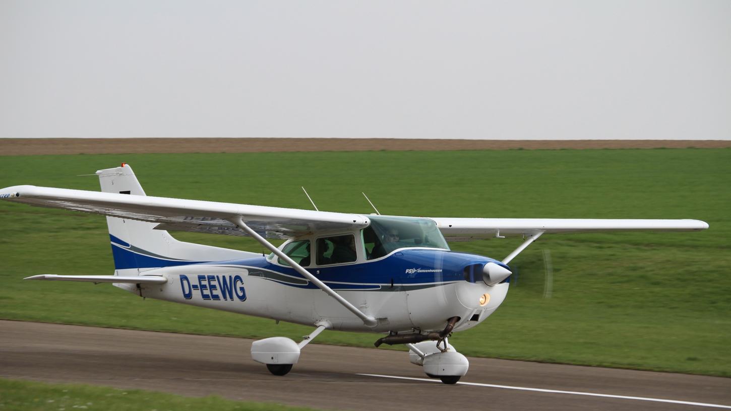 Eines der beiden Gunzenhäuser Motorflugzeuge, das Reise- und Schulflugzeug Cessna 172P D-EEWG. Eines der beiden Gunzenhäuser Motorflugzeuge, das Reise- und Schulflugzeug Cessna 172P D-EEWG.