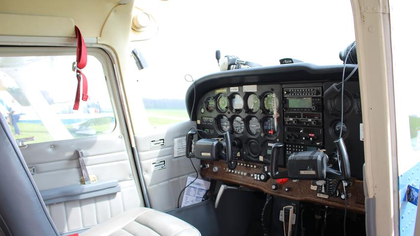 Das Cockpit der Cessna 172P. In Gunzenhausen stationiert, wird sie unter anderem bei Luftbeobachtungsflügen eingesetzt.