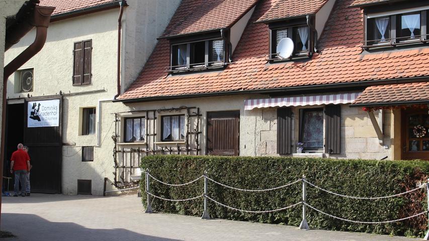 Auf dem Gnadenhof von Dominik Schubert in Kalbensteinberg haben Zirkustiere ein neues Zuhause gefunden.