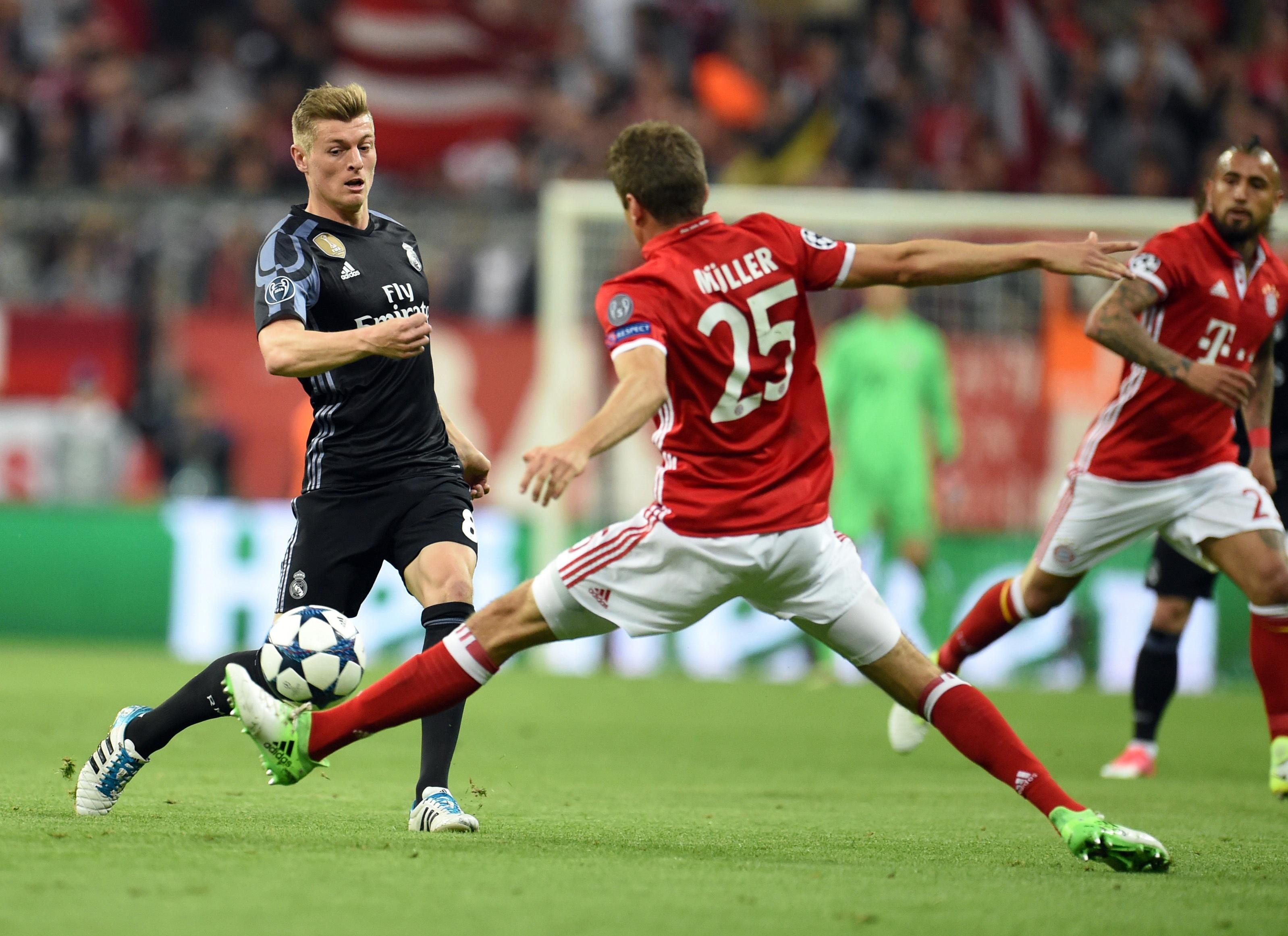 "Real dankt nicht ab und macht einen großen Schritt gen Halbfinale. Ancelotti muss jetzt einen Zauber erfinden - oder sich aus dem Wettbewerb verabschieden."