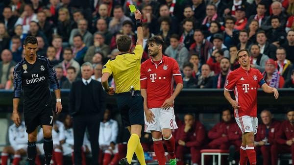 "So blieb es beim 1:2 - eine denkbar ungünstige Ausgangslage für das Rückspiel am Dienstag in Madrid."