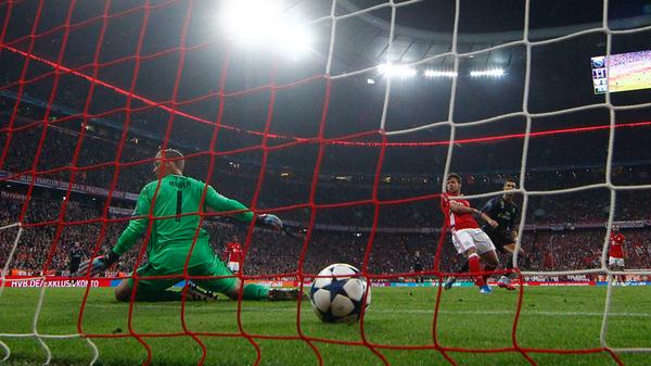 "Man sah nur eine Münchner Mannschaft, die einige Schwierigkeiten hatte, in die Partie zu finden. Die Gäste aus Madrid, die vor drei Jahren, als man sich im Halbfinale des Wettbewerbs traf, den Münchnern beim 4:0 die höchste Champions-League-Niederlage zufügten, kontrollierten das Geschehen."