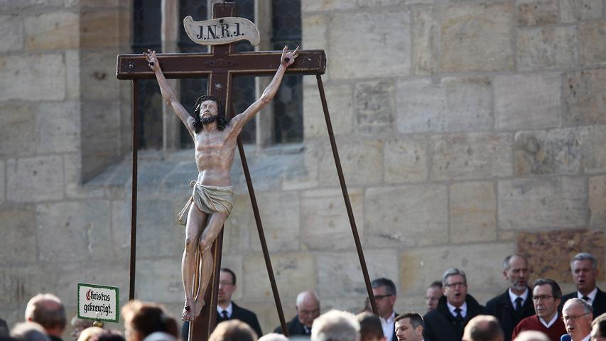 Die Leiden Jesu: Kreuzwegprozession durch Neunkirchen