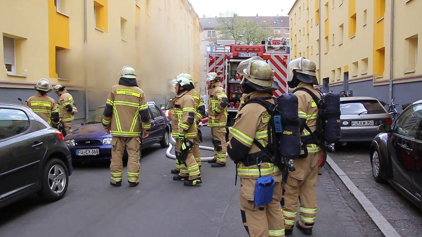 Brand in Fürther Südstadt: Feuerwehr greift mit Atemschutz ein