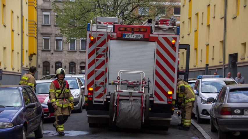 Brand in Fürther Südstadt: Feuerwehr greift mit Atemschutz ein 