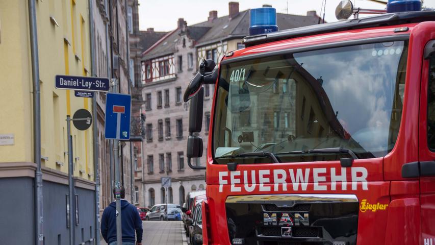 Brand in Fürther Südstadt: Feuerwehr greift mit Atemschutz ein 