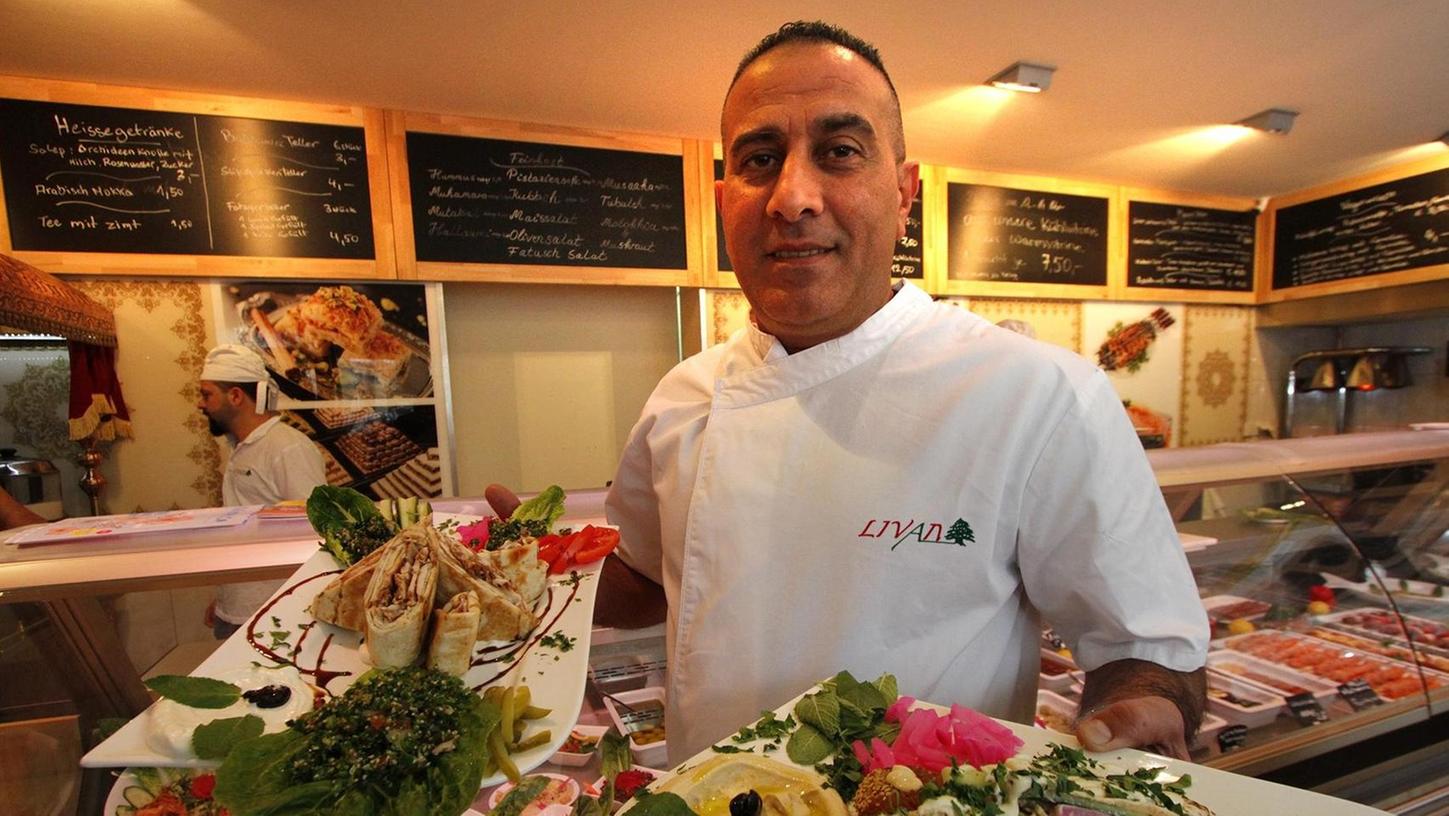 Köstlichkeiten aus dem Libanon kredenzt Tarek Chehab seit 2015 auf dem Hauptmarkt. Jetzt ist er in Muggenhof auch sesshaft geworden. Der Imbisswagen aber bleibt erhalten.