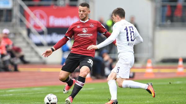 Bewies nach Kammerbauers Platzverweis als Rechtsverteidiger seine Allrounderqualitäten. Gute Zweikampfquote, schönes Zuspiel auf Matavz (39.). Müsste aber selbst noch mehr Tordrang entwickeln und die Unsauberkeiten im Abspiel minimieren. Redaktion: 3 | User: 3,3 (498 Stimmen)