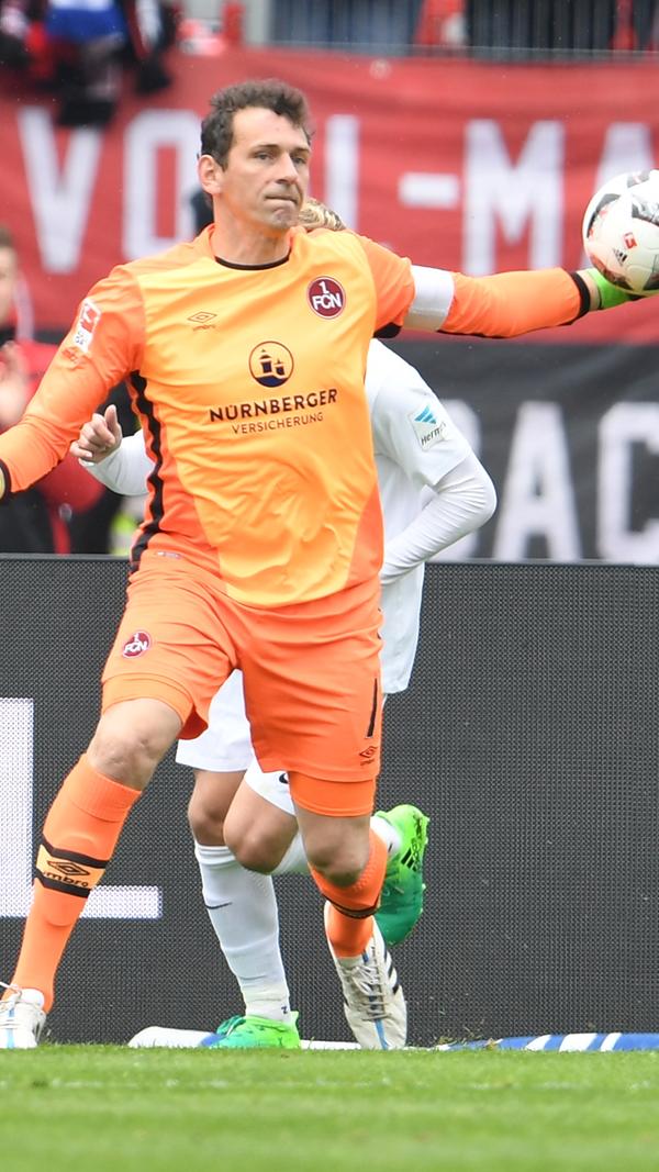 ... 24 Minute. Club-Kapitän Raphael Schäfer macht das Spiel schnell, wirft den Ball aus. Über Löwen und Möhwald kommt die Kugel schließlich zu ...