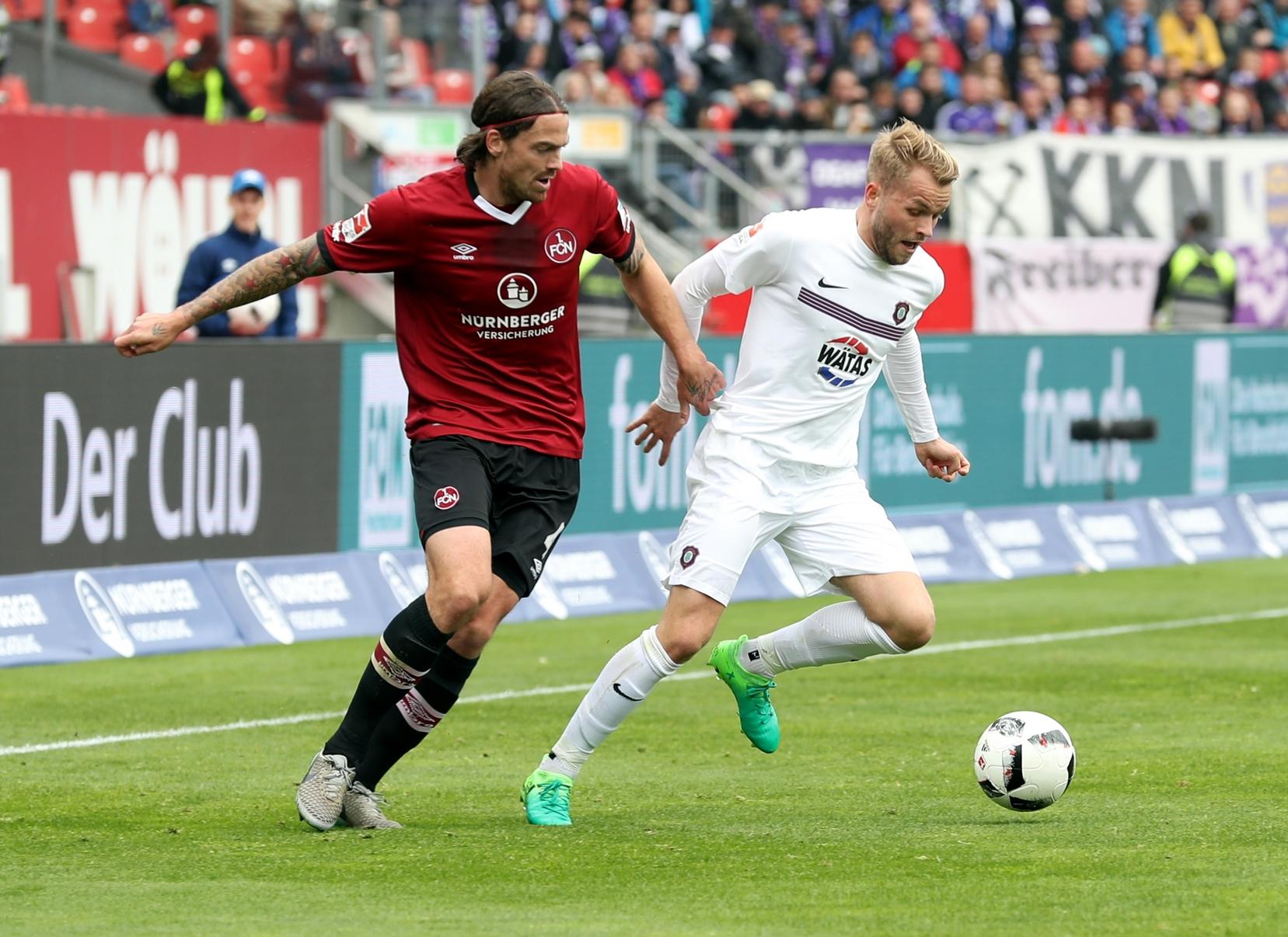 Hätte für sein Textilvergehen an Köpke eigentlich mit Elfmeter bestraft werden müssen (31.), lud Adler mit einem grotesken Querschläger zum Toreschießen ein (45.+1) und brachte Schäfer mit einem Harakiri-Rückpass in Not. Redaktion: 5 | User: 4,4 (514 Stimmen)