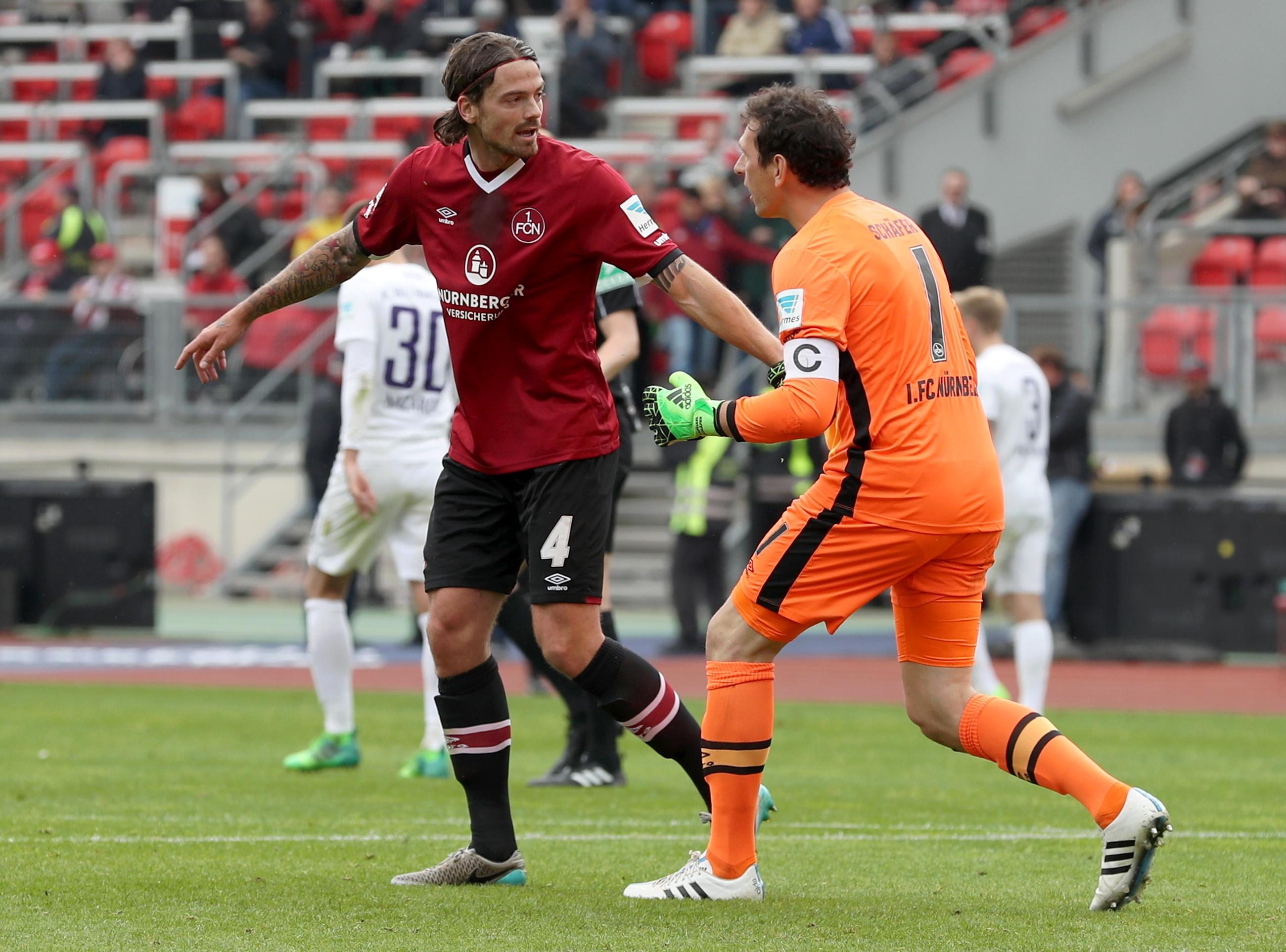 Gesprächsbedarf gibt's nach dieser heiklen Szene aber dennoch. Pause.