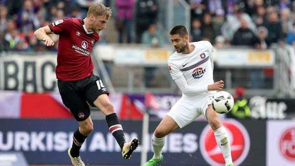 Vor allem defensiv deutlich verbessert, rackerte 90 Minuten lang. Vergab per Kopf eine Großchance zum 2:1 (81.), leitete dann aber den Siegtreffer durch Teuchert ein. Redaktion: 3 | User: 3,2 (500 Stimmen)