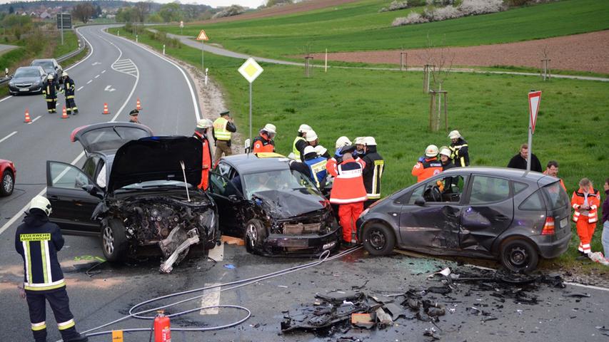 Sechs Verletzte: Audi stößt bei Ammerndorf frontal in VW