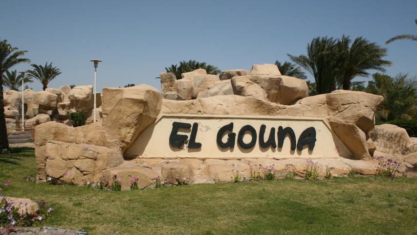 Hier gehts es rein. Die ägyptische Stadt El Gouna wurde vor 30 Jahren von Samih Sawiris gegründet. Alles dort dreht sich um Tourismus. Das 36,8 Quadratkilometer umfassende Gelände ist komplett eingezäunt.