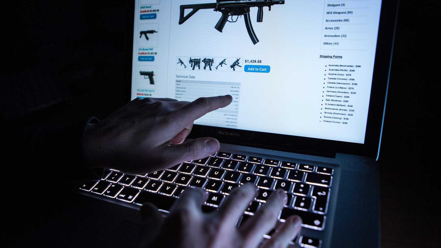 Waffen, Drogen, Kinderpornographie - im Darknet kommen Kriminelle an allerlei schlimme Sachen. In Ländern mit Zensur können sich allerdings auch Oppositionelle über diesen Teil des Internets vernetzen.
