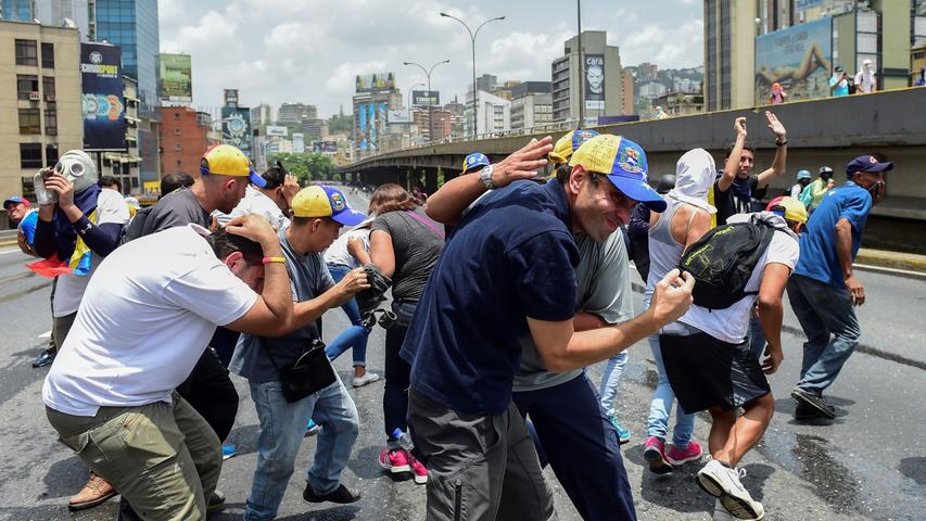 Tote und Tränengas bei Demonstration in Caracas
