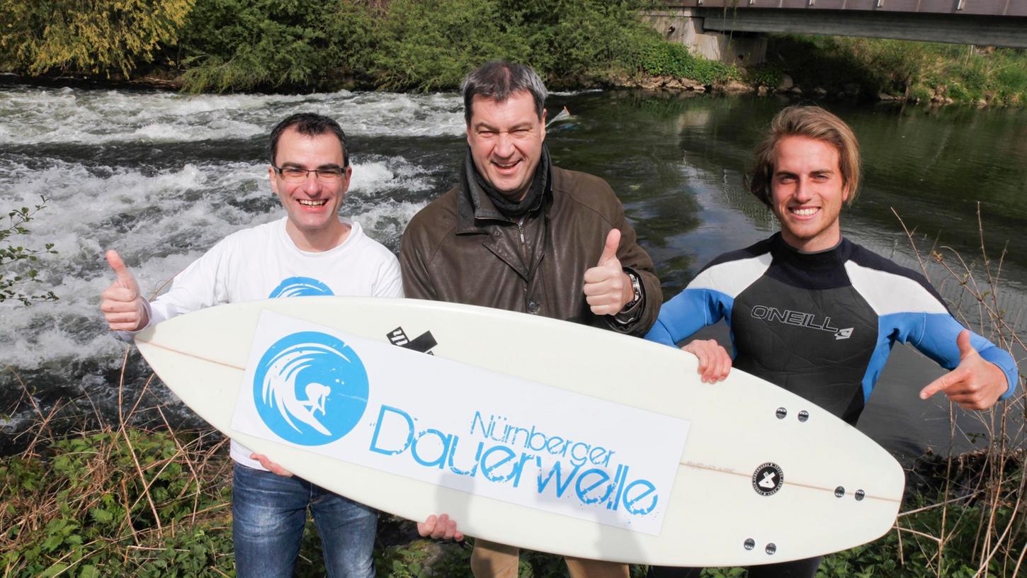 Roland Ammon, Markus Söder und Surfer/Kite-Surfer Fiede Bausewein berichteten über den aktuellen Stand des Projekts.