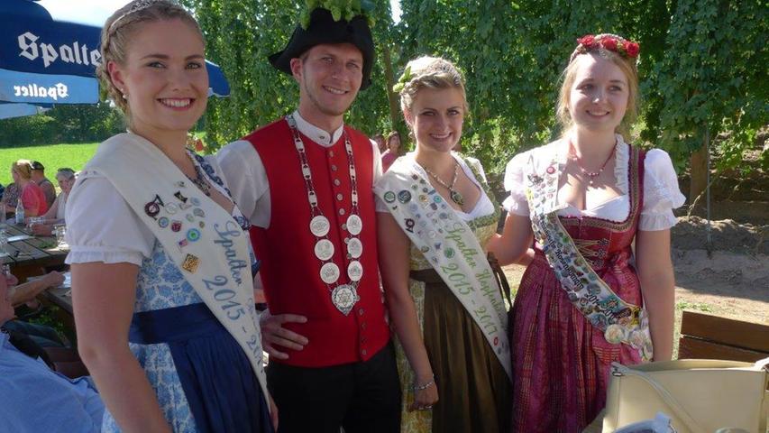 Beim Spalter Hopfengartenfest im August 2016 treffen sich vier Majestäten: Die Spalter Bierkönigin, der Bierprinz des Landkreises Haßberge, die Spalter Hopfenkönigin und die fränkische Rosenkönigin.