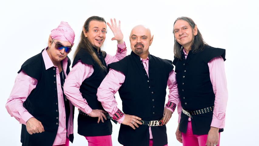 Die Erlanger Blödel-Rocker von J.B.O. lieben Heavy Metal und die Farbe Rosa. Das Rockgeschäft nehmen sie nicht tierisch ernst.