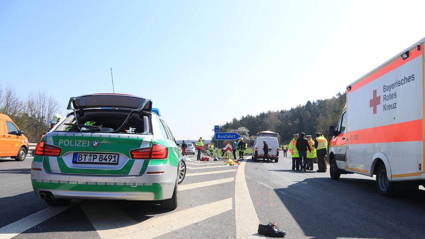 Lebensgefährlich verletzt: BMW-Fahrer übersieht Polizisten auf A70