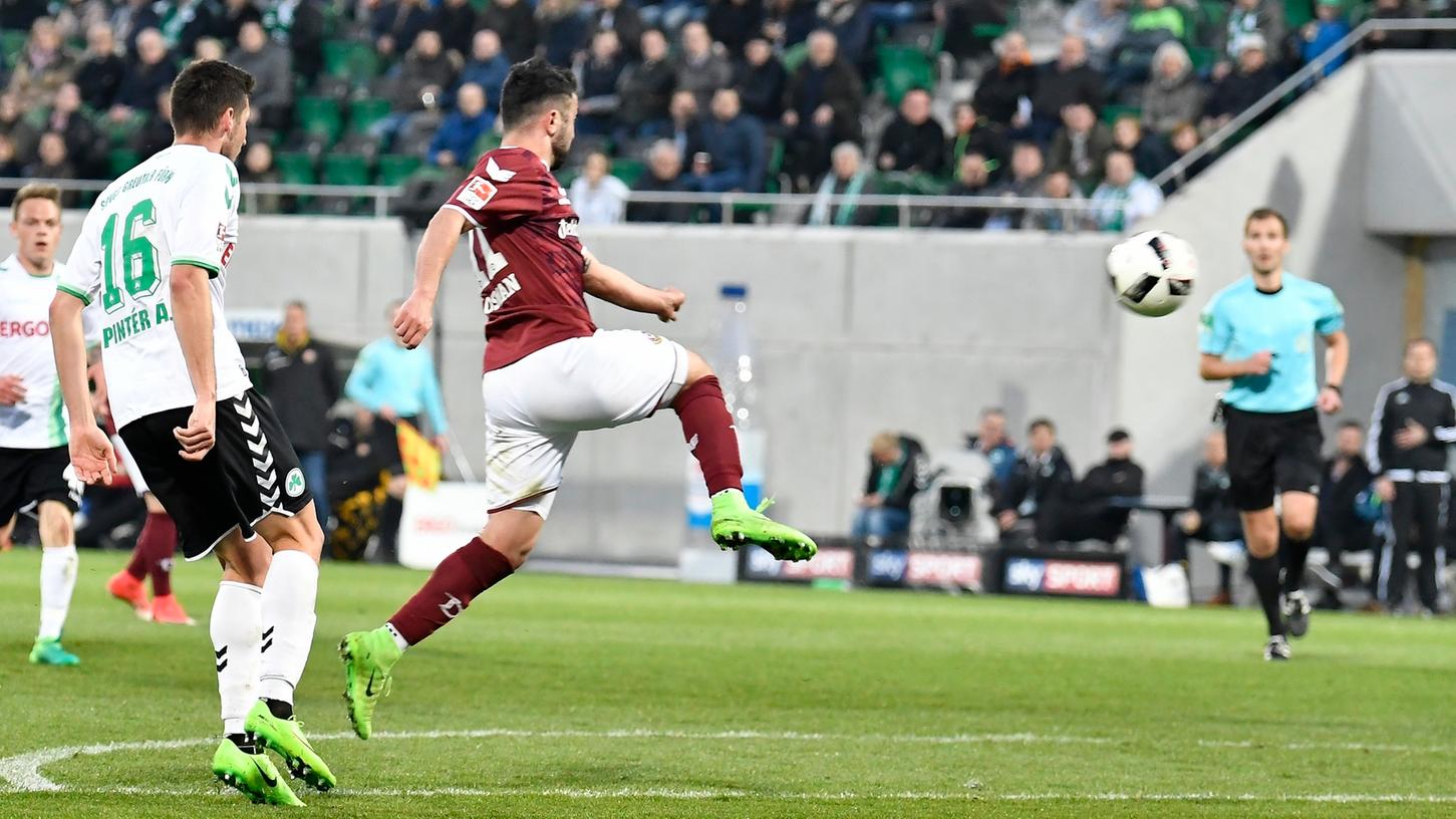 Au weia, Aosman! Der Mittelfeldspieler von Dynamo lenkte eine Berisha-Flanke in den eigenen Kasten und bescherte Fürth so den Sieg. Au weia, Aosman! Der Mittelfeldspieler von Dynamo lenkte eine Berisha-Flanke in den eigenen Kasten und bescherte Fürth so den Sieg.