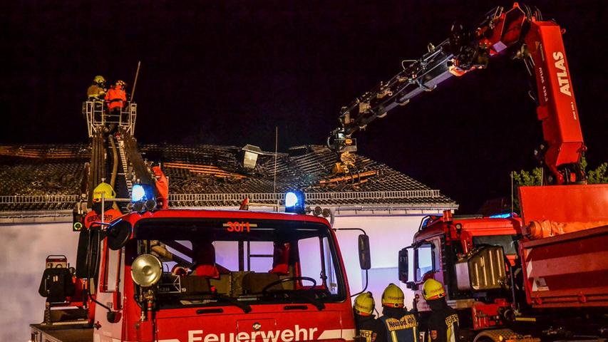 Schaden im fünfstelligen Bereich: Supermarkt brennt in Neustadt an der Donau