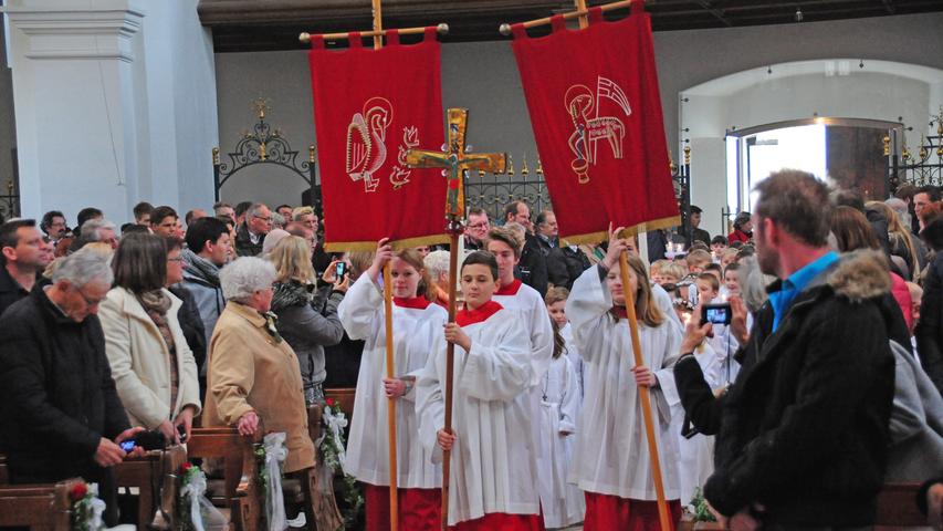 Feierliche Erstkommunion in der Neumarkter Hofkirche 