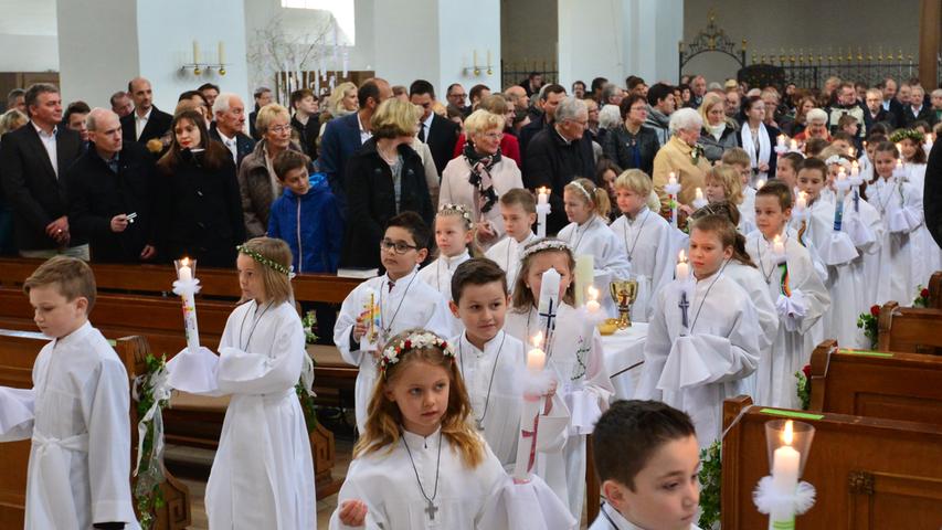 Feierliche Erstkommunion in der Neumarkter Hofkirche 