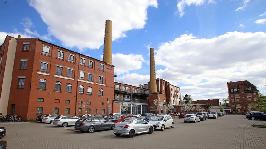 Ein Blick auf den Gesamtkomplex der einstigen "Dampfbäckerei" von Nordwesten. Die markante Backsteinarchitektur prägt das Erscheinungsbild.