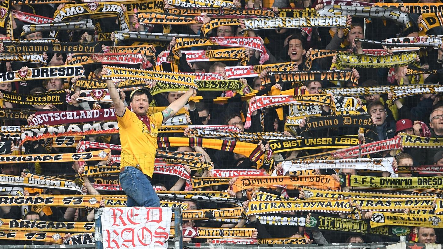 Rund 3000 Fans von Dynamo Dresden haben ihre Mannschaft in Fürth unterstützt. Ein paar von ihnen fielen nach Abpfiff aus der Reihe.