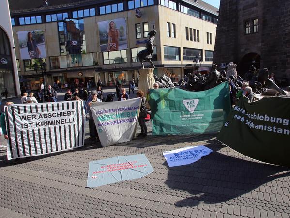 50 Nürnberger protestieren gegen Sammelabschiebungen
