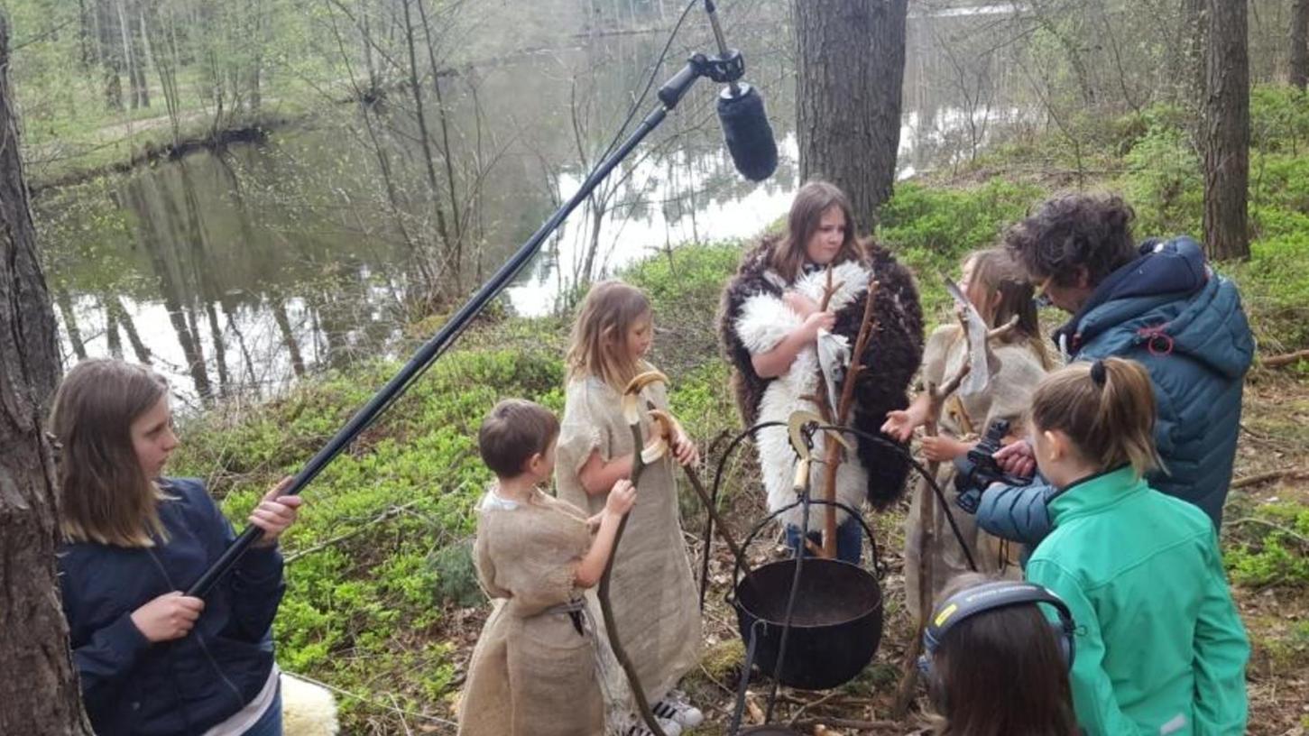 Kinder reisen für Kurzfilm zu den Neandertalern