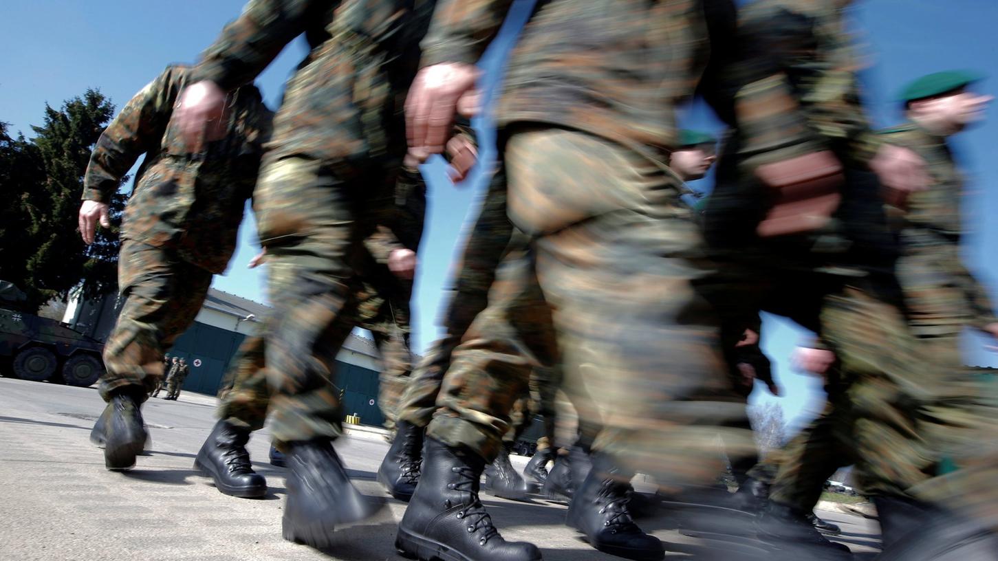 Bei dem Beschuldigten handelt es sich den Angaben zufolge um einen im französischen Illkirch stationierten Oberleutnant der Bundeswehr. Bei dem Beschuldigten handelt es sich den Angaben zufolge um einen im französischen Illkirch stationierten Oberleutnant der Bundeswehr.