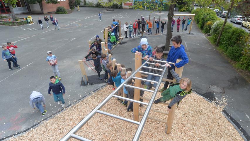 Neue Spielanlage für Schüler an  Adalbert-Stifter-Schule