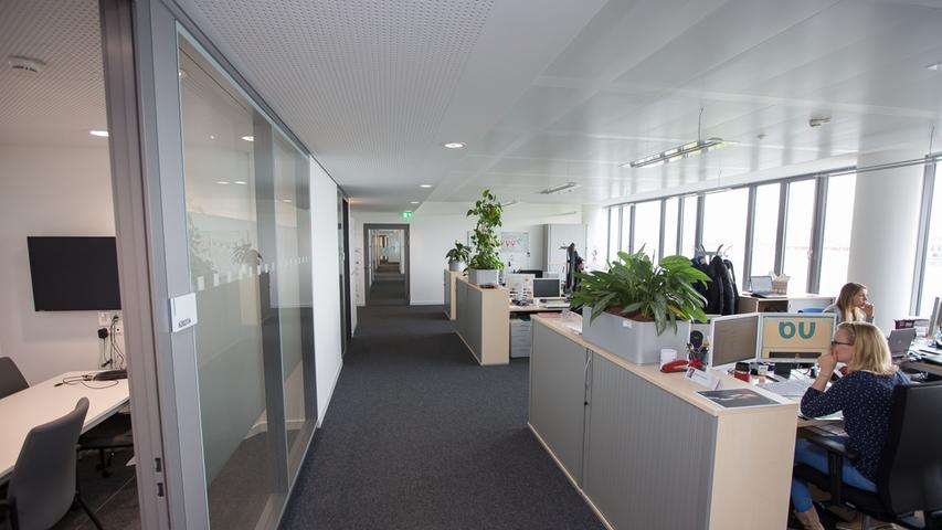 Die Großraumbüros bieten auch kleinere Räume zum Zurückziehen.
